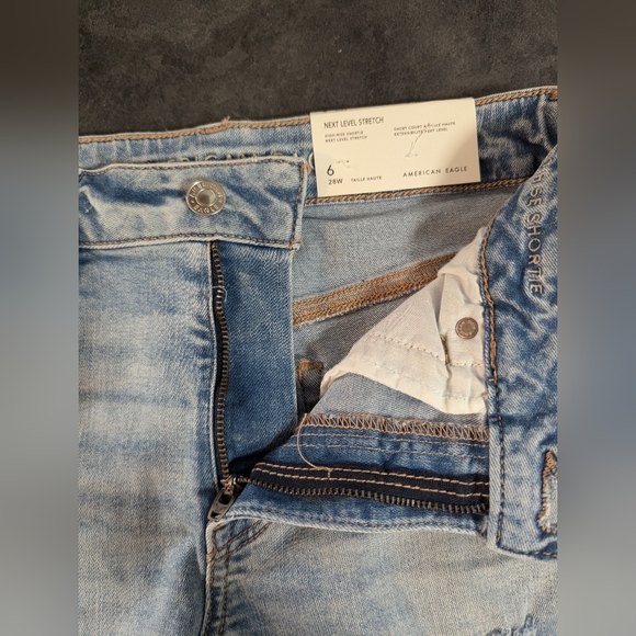 AE Next Level High-Waisted Denim Short Short | Size 6 | Light Bright Indigo - Picture 6 of 8